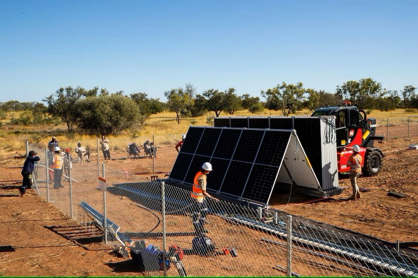 Aboriginal people building solar farm